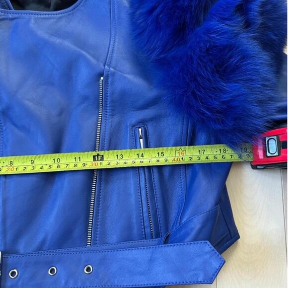 High-quality royal blue leather jacket with real fox fur shoulder - Picture 5 of 8
